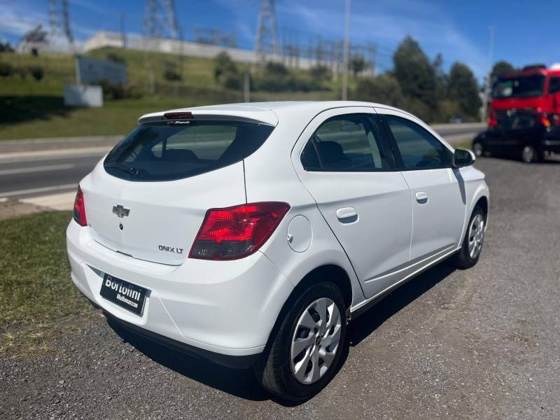 CHEVROLET - ONIX - 2013/2014 - Branca - R$ 47.900,00