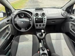 FORD - FIESTA - 2013/2014 - Prata - R$ 36.900,00