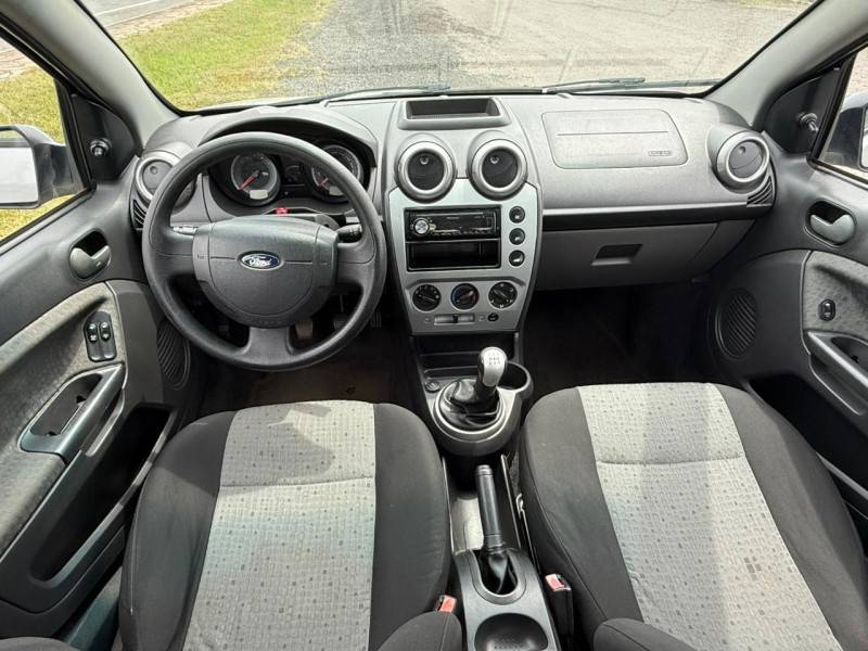 FORD - FIESTA - 2013/2014 - Prata - R$ 36.900,00