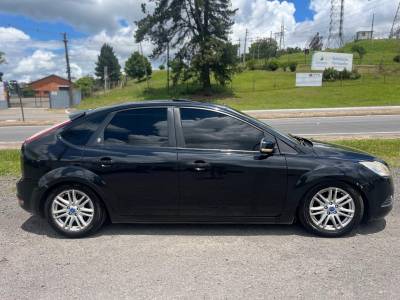 FORD - FOCUS - 2010/2010 - Preta - R$ 31.900,00