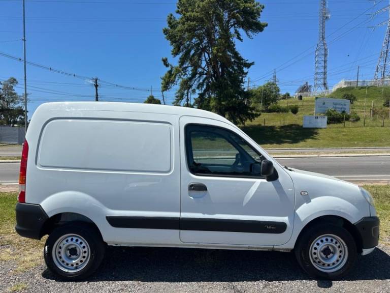 RENAULT - KANGOO - 2014/2015 - Branca - R$ 46.900,00