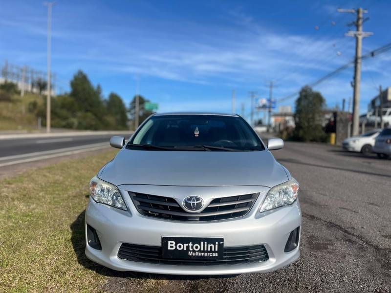 TOYOTA - COROLLA - 2011/2012 - Prata - R$ 61.900,00