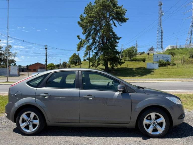 FORD - FOCUS - 2013/2013 - Cinza - R$ 45.900,00