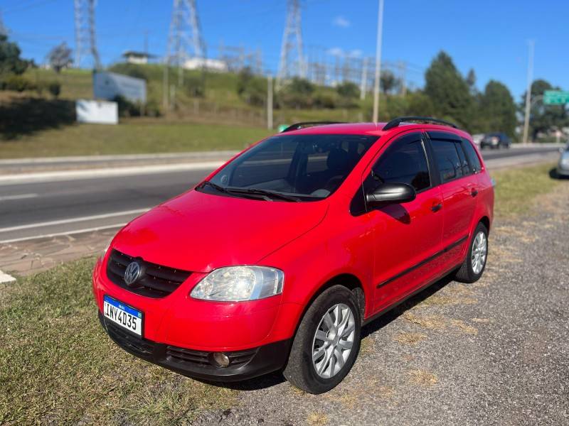 VOLKSWAGEN - SPACEFOX - 2007/2008 - Vermelha - R$ 32.900,00
