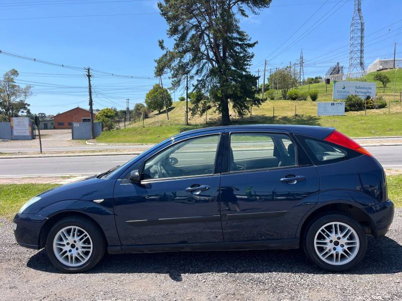 FORD - FOCUS - 2001/2001 - Azul - R$ 18.000,00