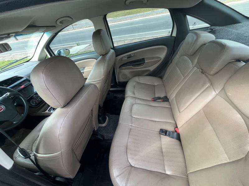 FIAT - LINEA - 2013/2014 - Branca - R$ 35.900,00