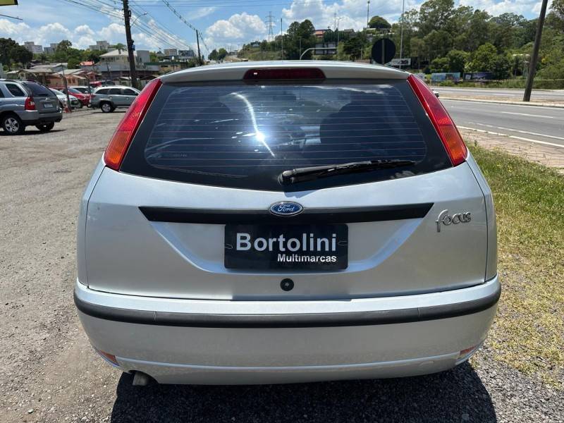 FORD - FOCUS - 2007/2008 - Prata - R$ 24.900,00