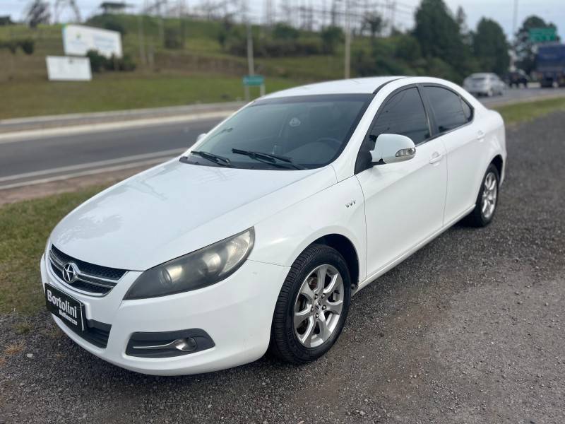 JAC - J5 - 2012/2013 - Branca - R$ 24.900,00