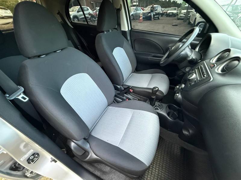 NISSAN - MARCH - 2013/2014 - Prata - R$ 42.900,00