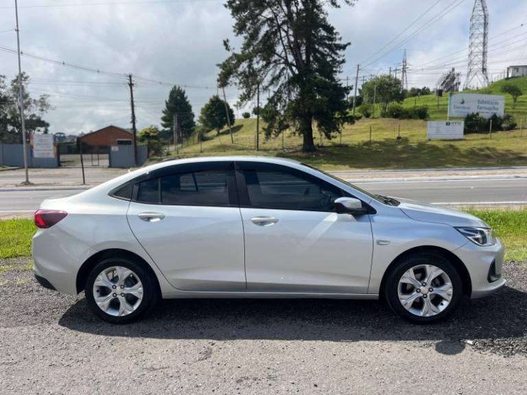 CHEVROLET - ONIX - 2022/2023 - Prata - R$ 82.900,00