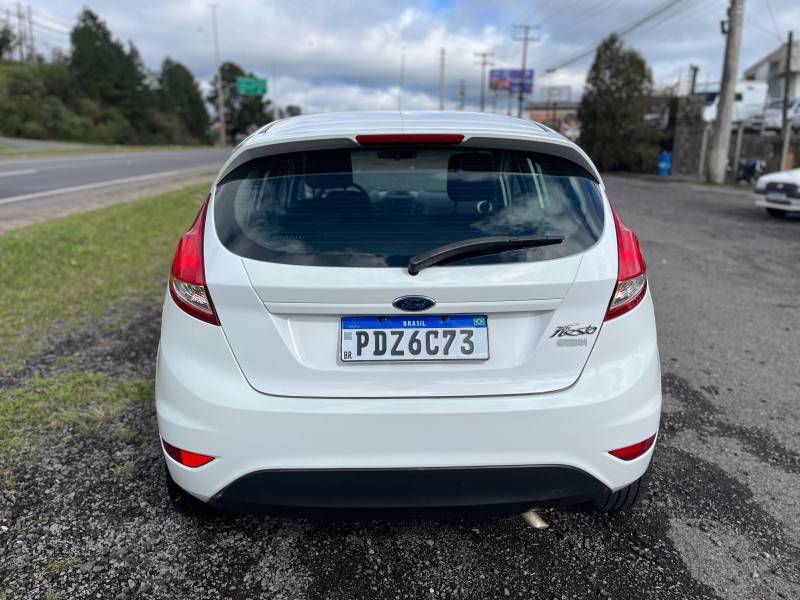 FORD - FIESTA - 2017/2017 - Branca - R$ 52.900,00