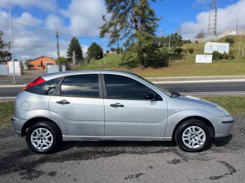 FORD - FOCUS - 2008/2008 - Prata - R$ 25.900,00
