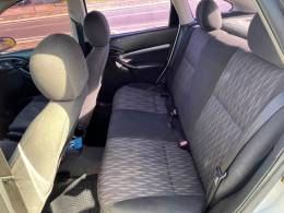 FORD - FOCUS - 2005/2006 - Branca - R$ 23.000,00