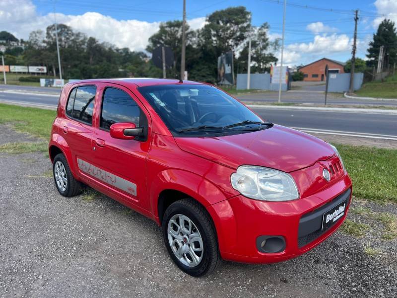 FIAT - UNO - 2011/2012 - Vermelha - R$ 31.000,00