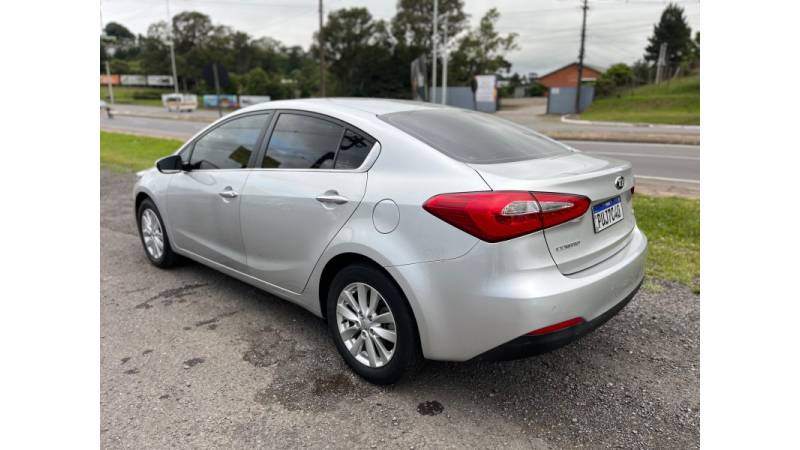 KIA MOTORS - CERATO - 2014/2015 - Prata - R$ 66.900,00