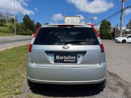 FORD - FIESTA - 2004/2005 - Prata - R$ 19.900,00