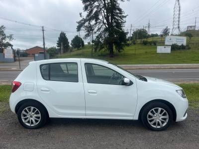 RENAULT - SANDERO - 2018/2019 - Branca - R$ 39.900,00