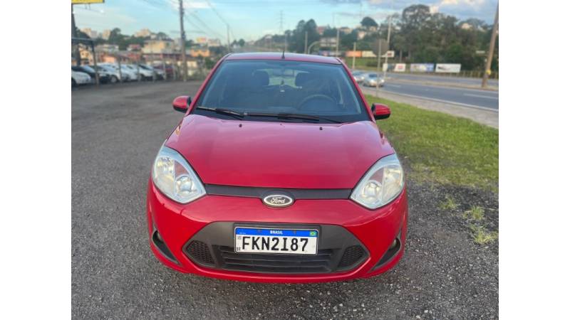 FORD - FIESTA - 2013/2014 - Vermelha - R$ 35.000,00