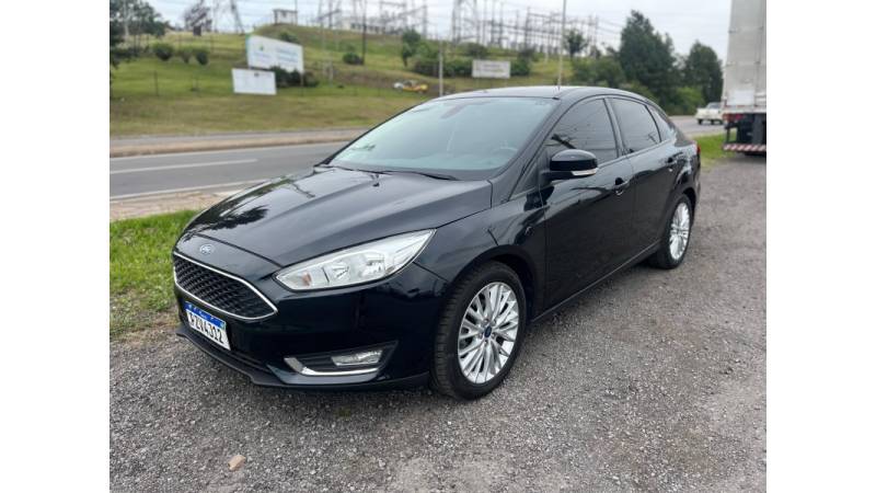 FORD - FOCUS - 2017/2018 - Preta - R$ 61.900,00