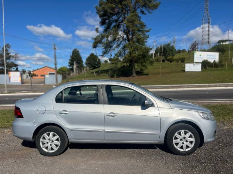 VOLKSWAGEN - VOYAGE - 2011/2012 - Prata - R$ 31.900,00