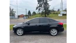 FORD - FOCUS - 2017/2018 - Preta - R$ 61.900,00