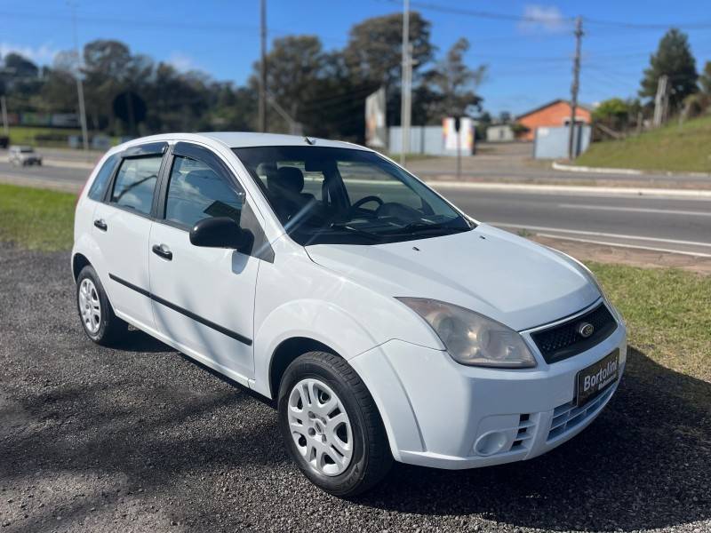 FORD - FIESTA - 2009/2010 - Branca - R$ 27.900,00