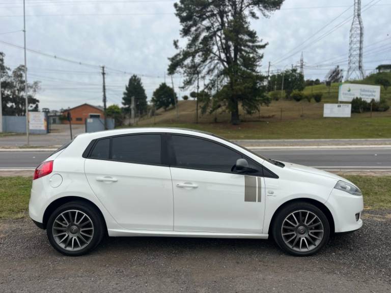 FIAT - BRAVO - 2014/2014 - Branca - R$ 42.900,00