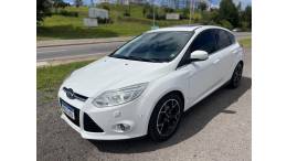 FORD - FOCUS - 2014/2015 - Branca - R$ 58.900,00