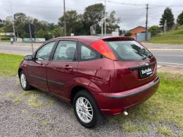 FORD - FOCUS - 2008/2008 - Vermelha - R$ 25.900,00