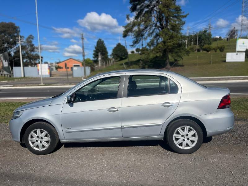 VOLKSWAGEN - VOYAGE - 2011/2012 - Prata - R$ 31.900,00