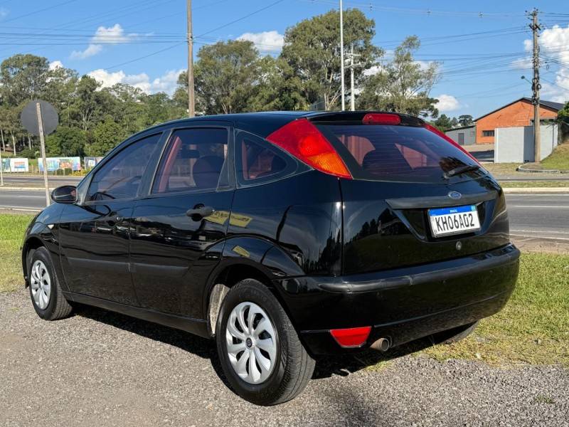 FORD - FOCUS - 2006/2006 - Preta - R$ 21.900,00