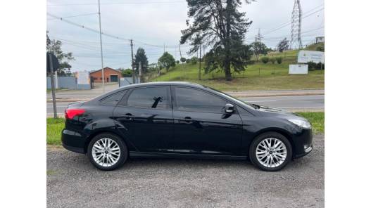 FORD - FOCUS - 2017/2018 - Preta - R$ 61.900,00