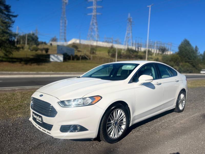 FORD - FUSION - 2013/2014 - Branca - R$ 75.000,00