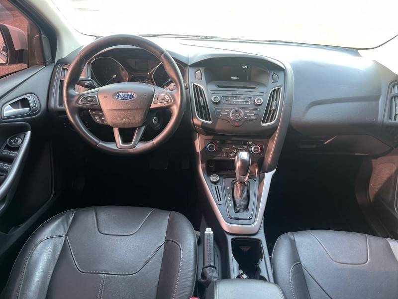 FORD - FOCUS - 2015/2016 - Branca - R$ 59.900,00