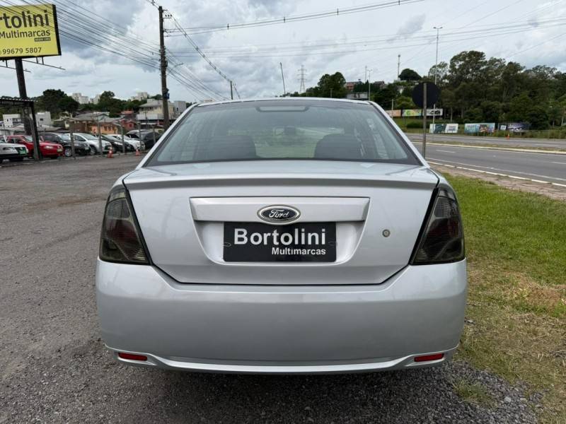 FORD - FIESTA - 2013/2014 - Prata - R$ 36.900,00