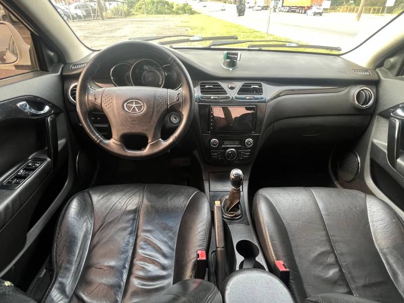 JAC - J5 - 2012/2013 - Branca - R$ 24.900,00