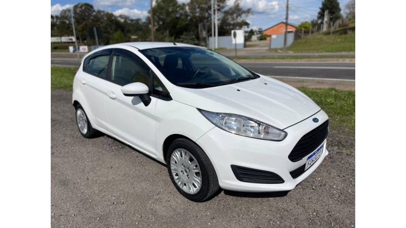 FORD - FIESTA - 2015/2016 - Branca - R$ 46.900,00