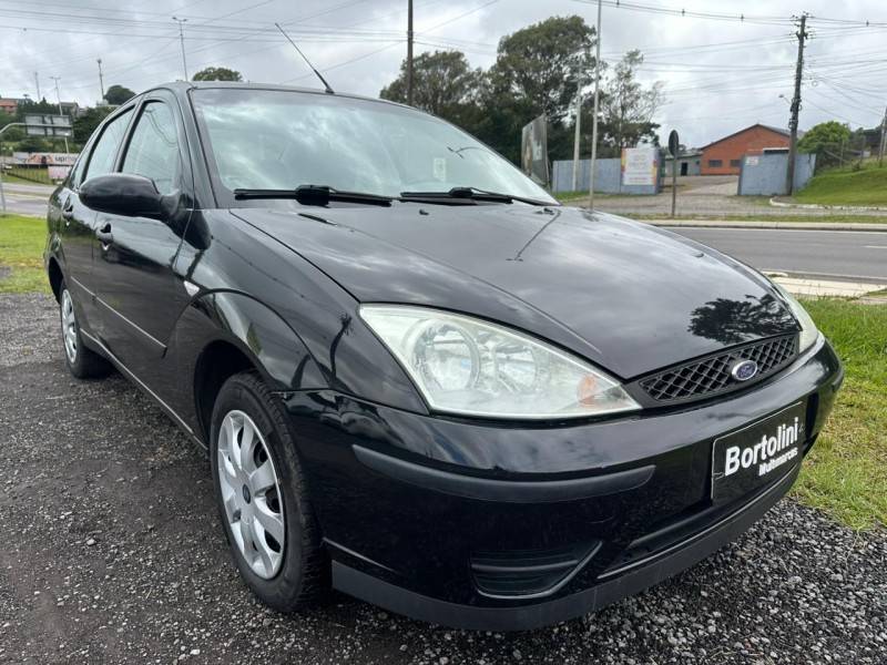 FORD - FOCUS - 2006/2007 - Preta - R$ 25.900,00