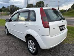 FORD - FIESTA - 2002/2003 - Branca - R$ 18.000,00
