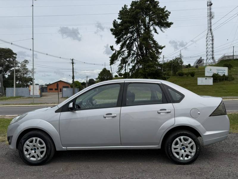 FORD - FIESTA - 2013/2014 - Prata - R$ 36.900,00