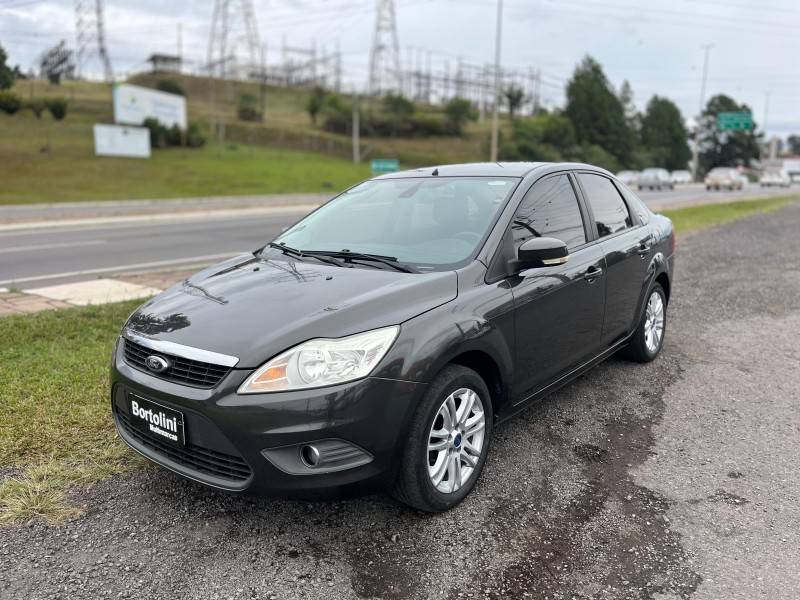 FORD - FOCUS - 2013/2013 - Cinza - R$ 41.900,00
