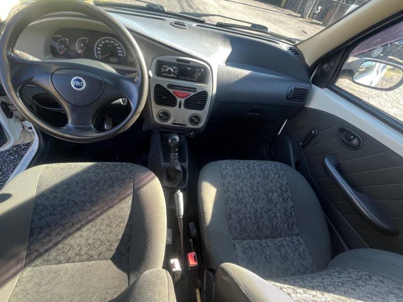 FIAT - STRADA - 2005/2006 - Branca - R$ 27.900,00