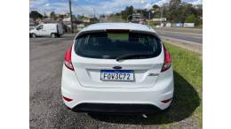 FORD - FIESTA - 2015/2016 - Branca - R$ 46.900,00