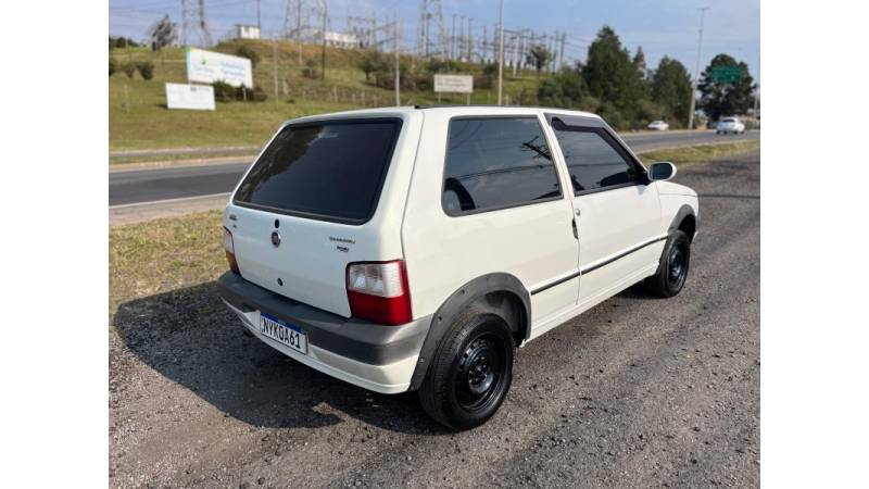 FIAT - UNO - 2010/2011 - Branca - R$ 21.000,00