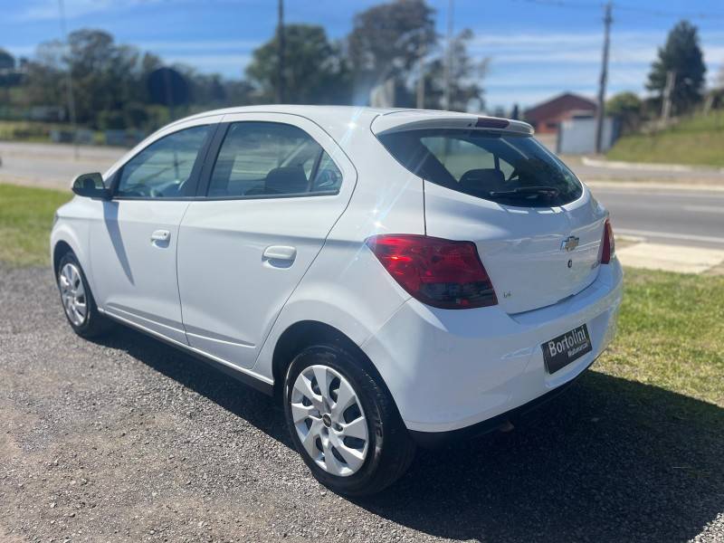 CHEVROLET - ONIX - 2013/2014 - Branca - R$ 47.900,00