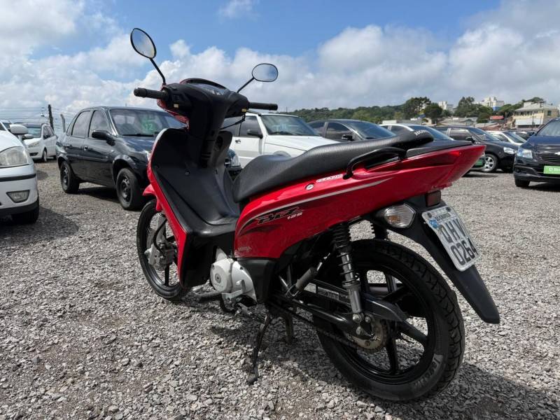 HONDA - BIZ 125 - 2016/2016 - Vermelha - R$ 13.900,00