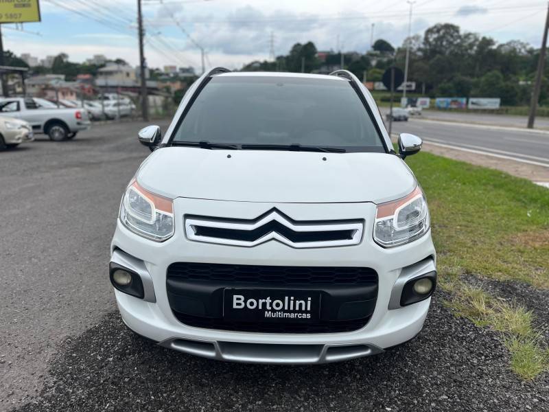 CITROËN - AIRCROSS - 2011/2012 - Branca - R$ 34.900,00