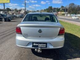 VOLKSWAGEN - VOYAGE - 2011/2012 - Prata - R$ 31.900,00