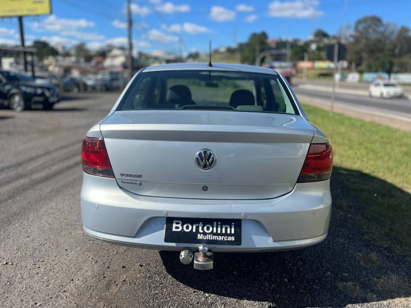 VOLKSWAGEN - VOYAGE - 2011/2012 - Prata - R$ 31.900,00