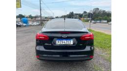 FORD - FOCUS - 2017/2018 - Preta - R$ 61.900,00